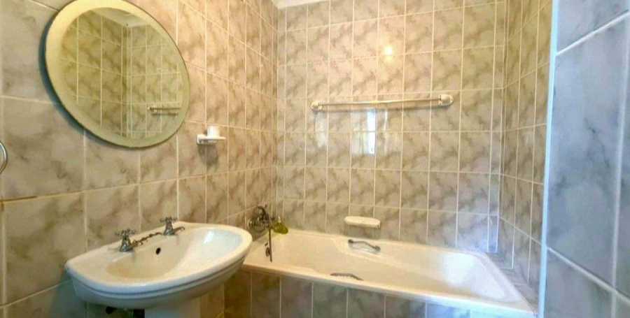 4 Bedroom Property for Sale in Nahoon Valley Park Eastern Cape